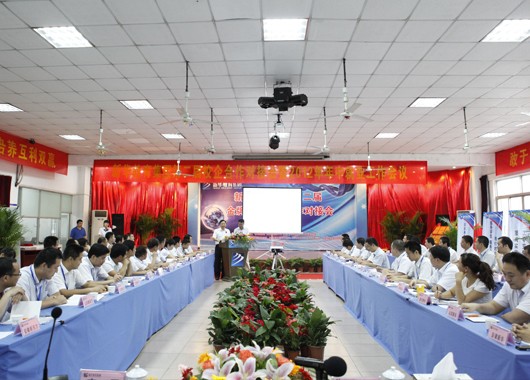新華教育集團(tuán)2012年年中就業(yè)工作會議現(xiàn)場