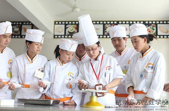 我校西點專業(yè)教學(xué)場景